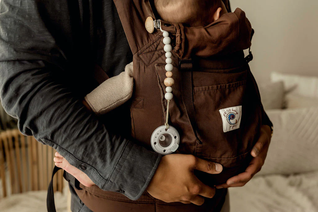 Ninni Co. Mist Gray Pacifier Clip - Image 3